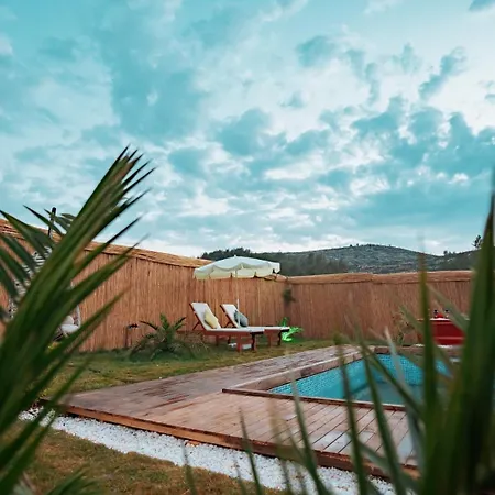 Honey 7 Hotel